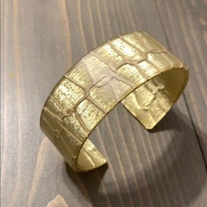 Colour by Amber Cuff. Gold with twine.